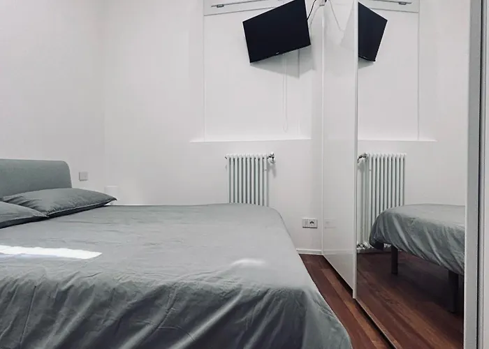 Farini House مودينا