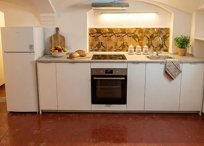 Farini House مودينا